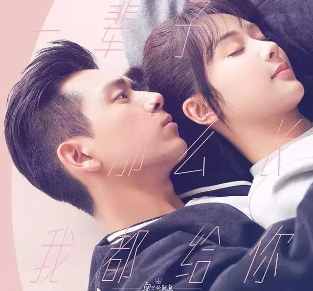 早安青浦丨古镇红笼映水乡,小船轻荡波光间